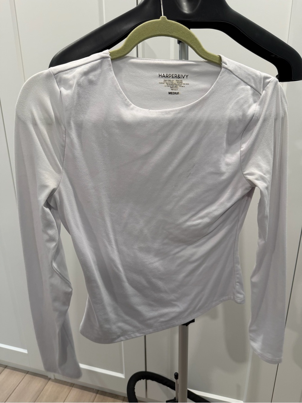 Harper & Ivy Women's White Long Sleeve Tee - Medium